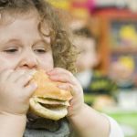 Kebiasaan Makan Sehat Ini Cegah Anak Alami Obesitas!