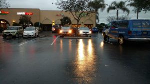 tips parkir mobil saat musim hujan