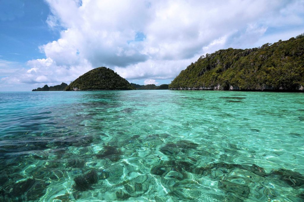 Pemandangan Dari Atas Bukit Di Pulau Wayag