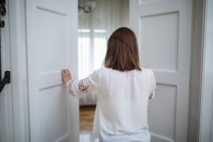 Tips Menghilangkan Bunyi Berdecit Pada Pintu  Anda