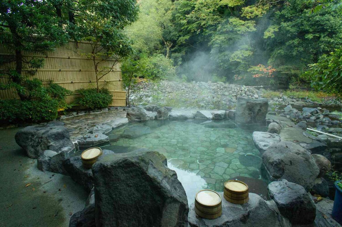 mandi air panas di onsen jepang